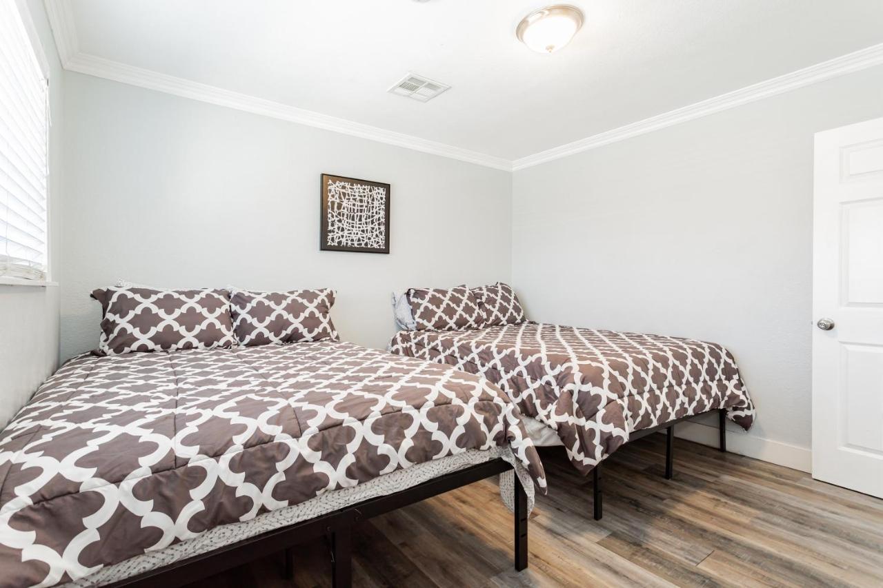 Spacious 5-Bedroom Retreat With Pool Minutes From The Las Vegas Strip לאס וגאס מראה חיצוני תמונה